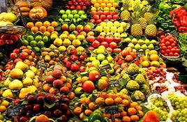 La boqueria market Fruit tasting Barcelona